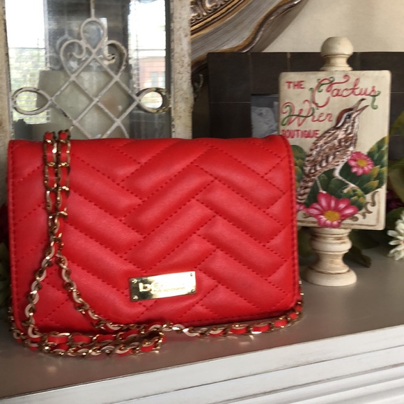Bebe red quilted faux leather with gold chain - Picture 2 of 8